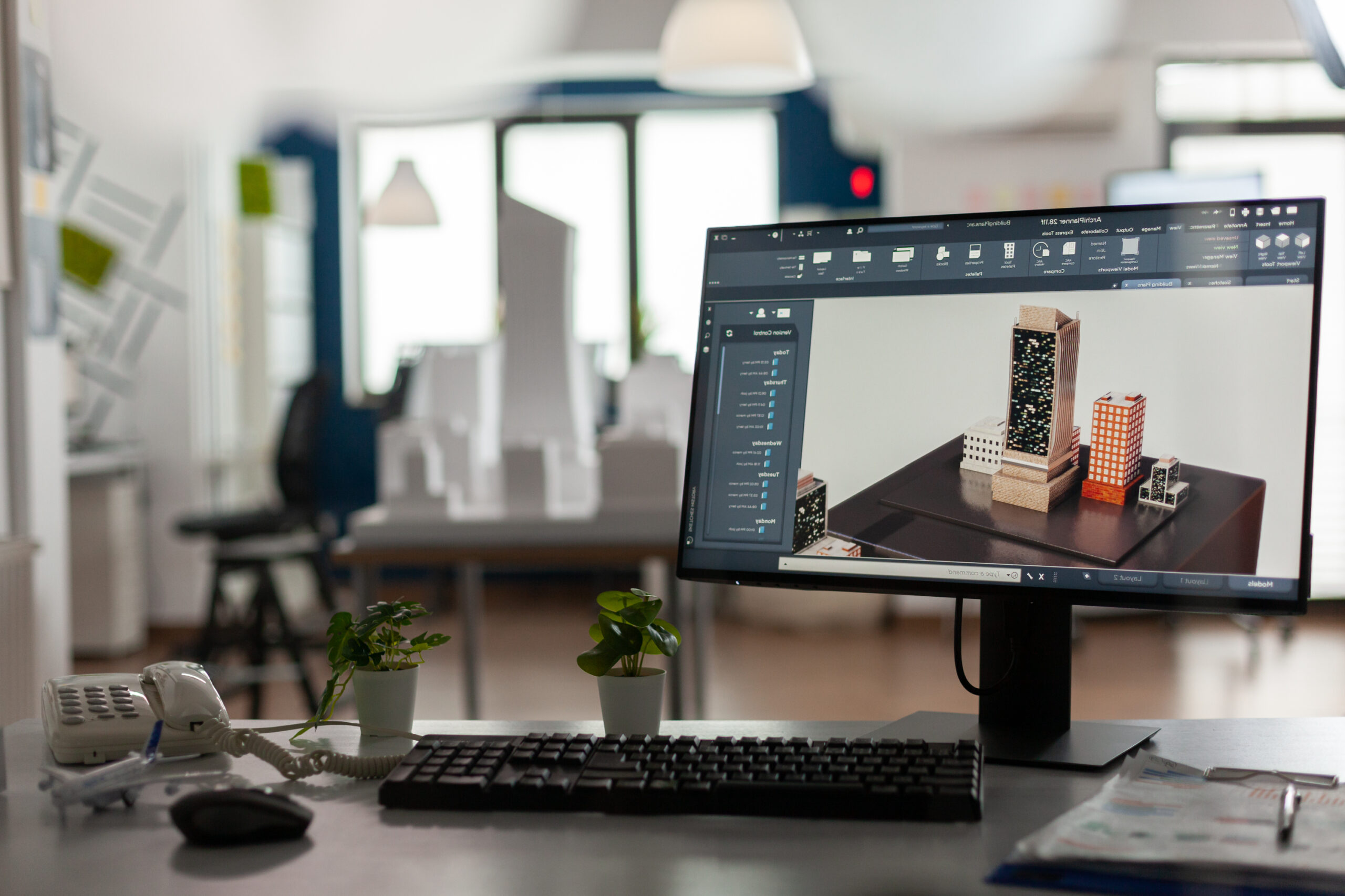 Monitor exibindo modelo arquitetônico em software Autodesk
